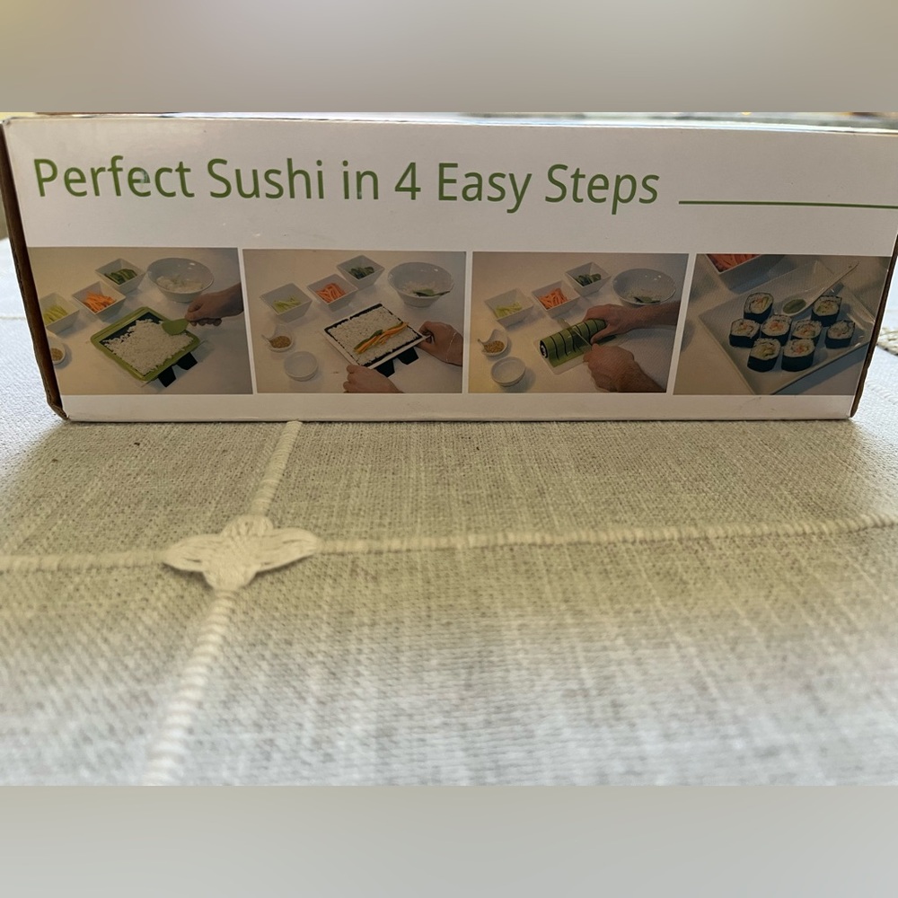 Green Sushi Roller and Cutter Set - Picture 2 of 3